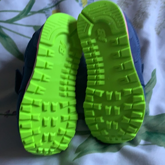 NWOB Toddler 6.5 Wide Velcro New Balance-Vivid - Picture 2 of 5